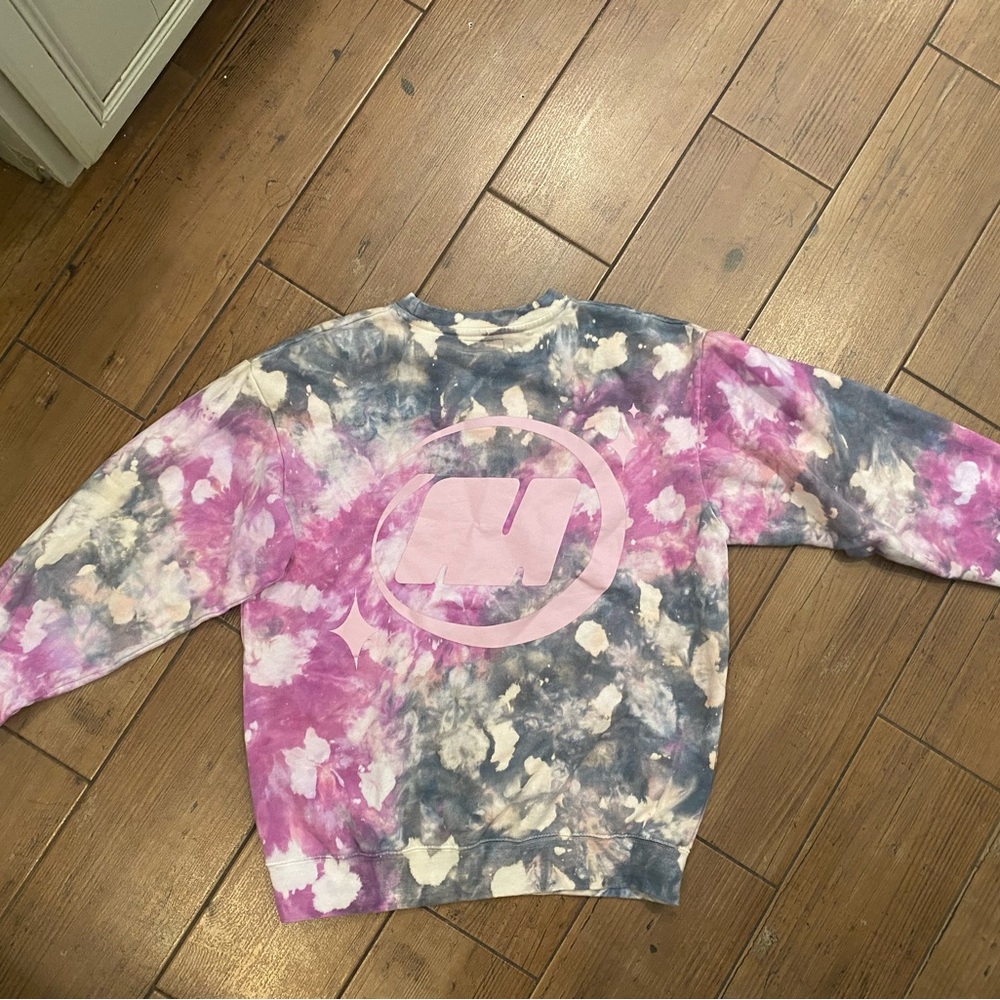URBAN OUTFITTERS MARKET SWEATSHIRT size MEDIUM COSMO TIE DYE CREW NECK PURPLE